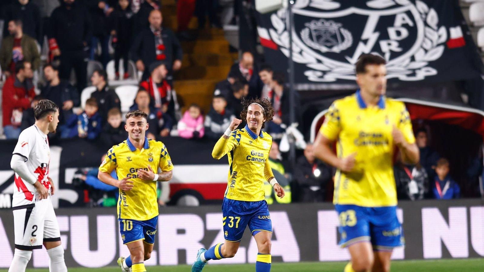 La UD Las Palmas se impone al Rayo Vallecano en su visita a Vallecas