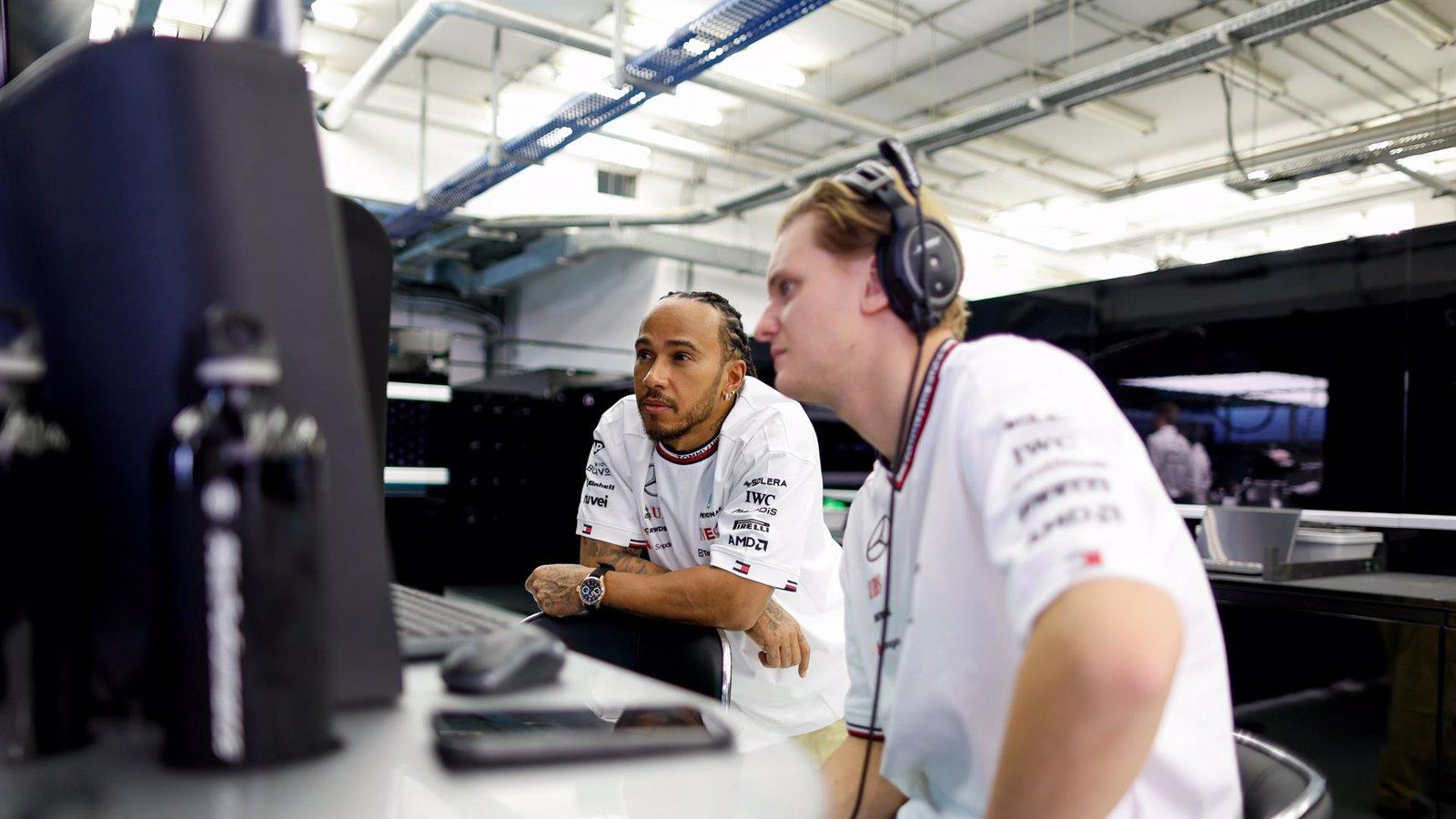 Lewis Hamilton destaca el "legado personal" de Michael Schumacher más allá de la competición