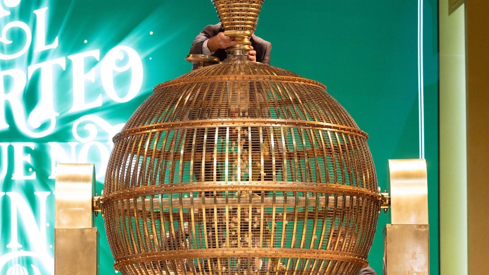 El segundo premio de la Lotería de Navidad cae íntegro en la calle Barquillo de Madrid