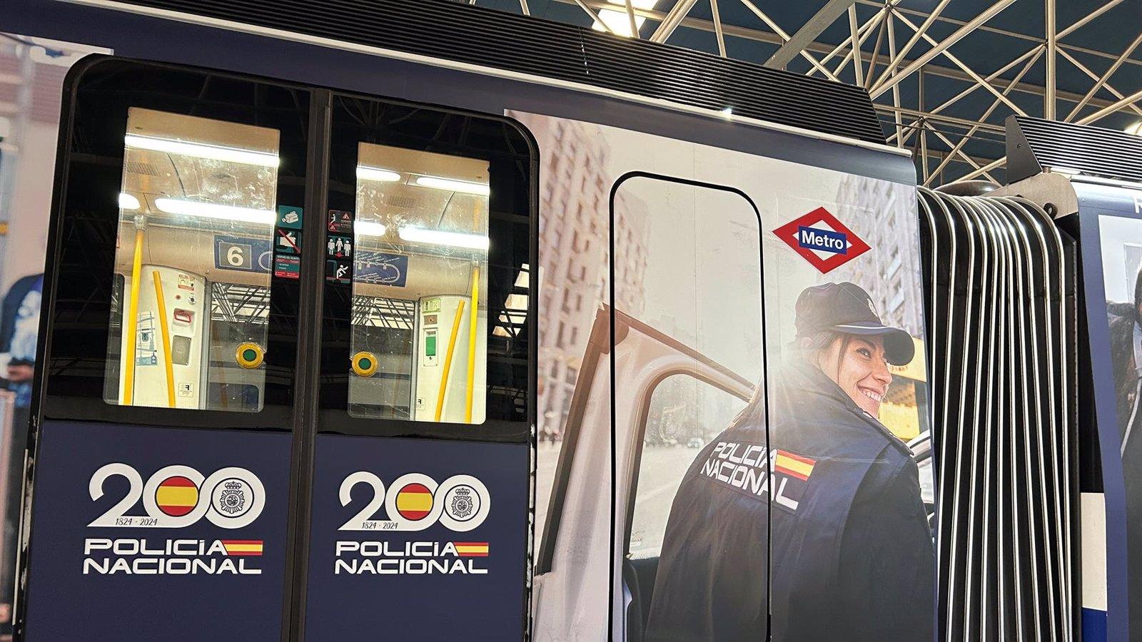 Un tren vinilado recorre la Línea 6 en homenaje al bicentenario de la Policía Nacional