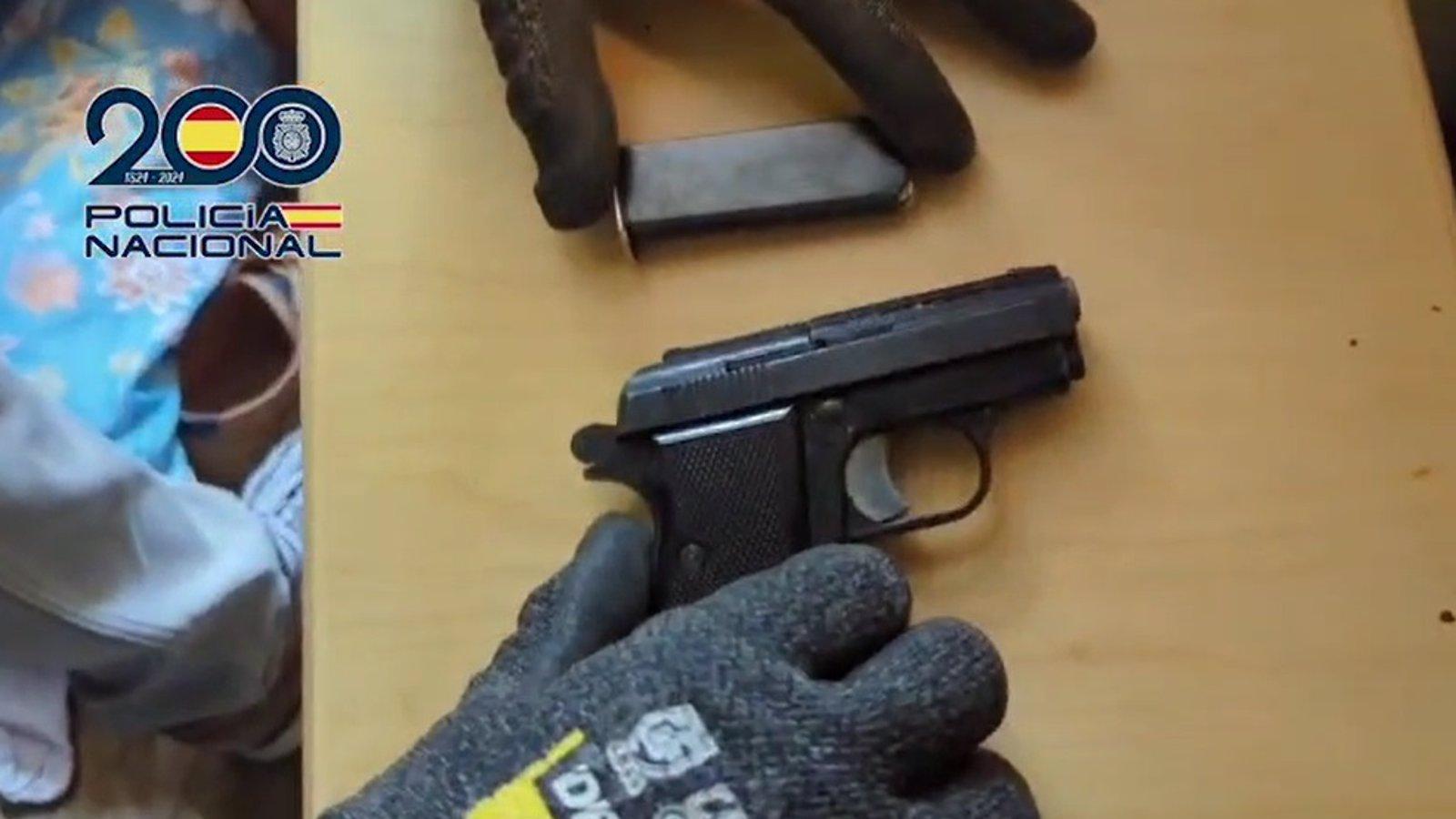 Dos 'narcopisos' clausurados en Orcasitas y dos individuos arrestados