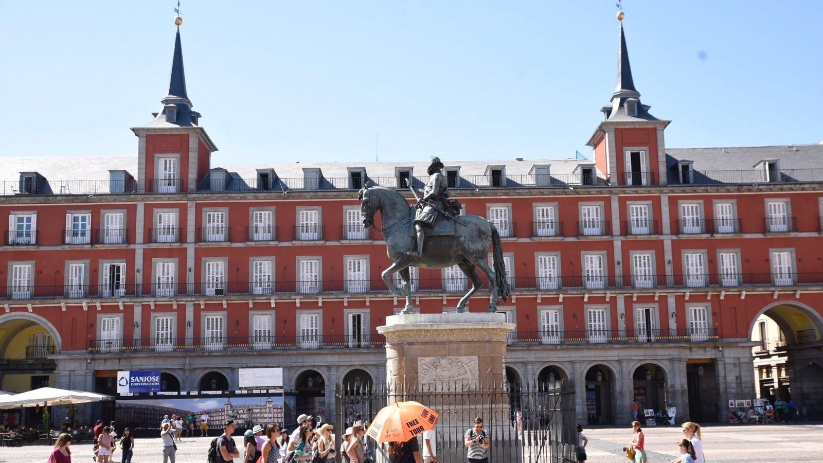 La capital comienza a sancionar a los músicos con altavoz de sonido en la Plaza Mayor