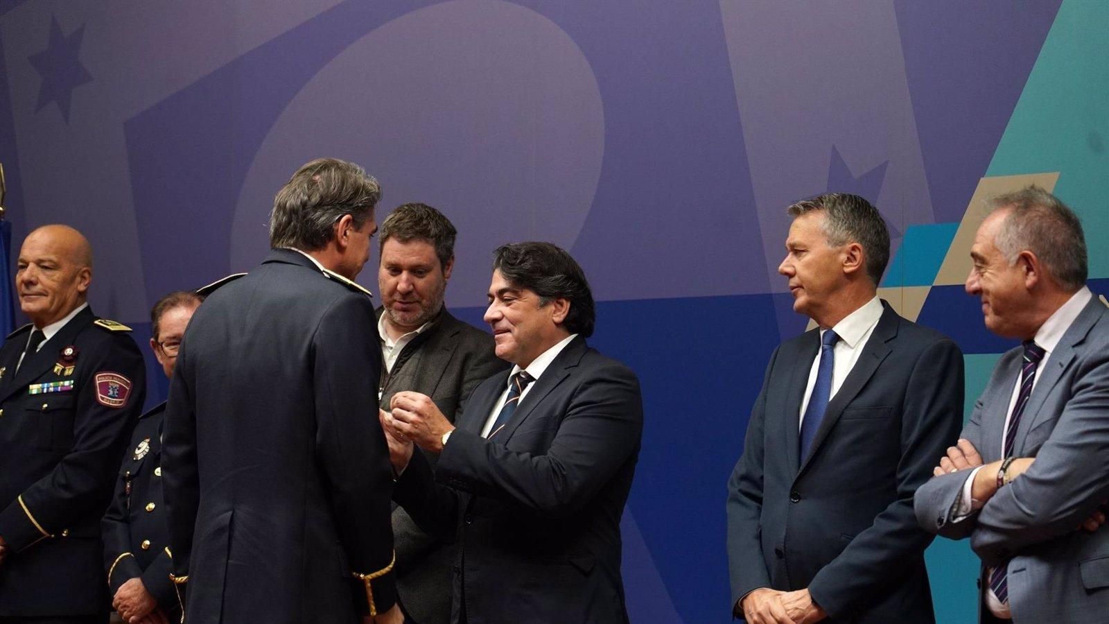Reconocimiento a 131 agentes de la Policía Municipal por sus 25 años de servicio