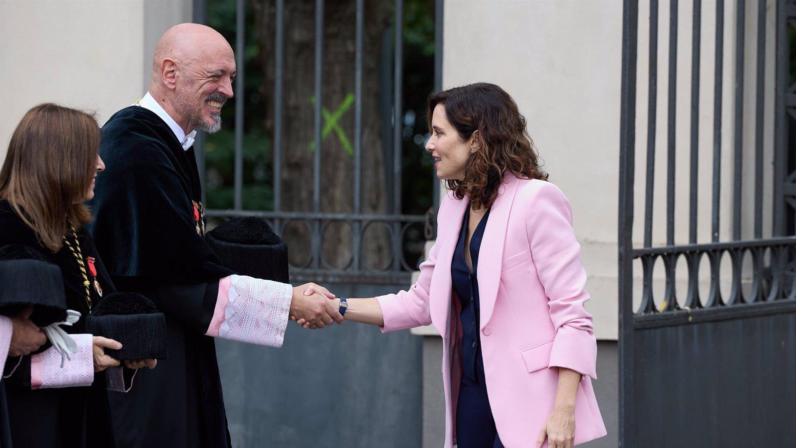 Ayuso defiende su modelo universitario y acusa al Gobierno de imponer "17 burocracias diferentes"