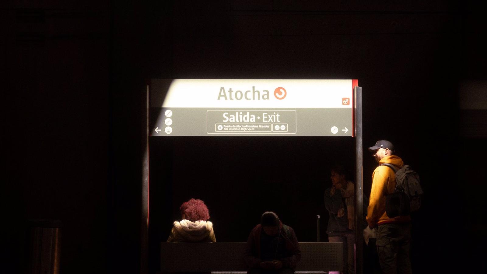 La fotografía 'Espera en Atocha' triunfa en el XVI Certamen Digital de Cercanías Madrid