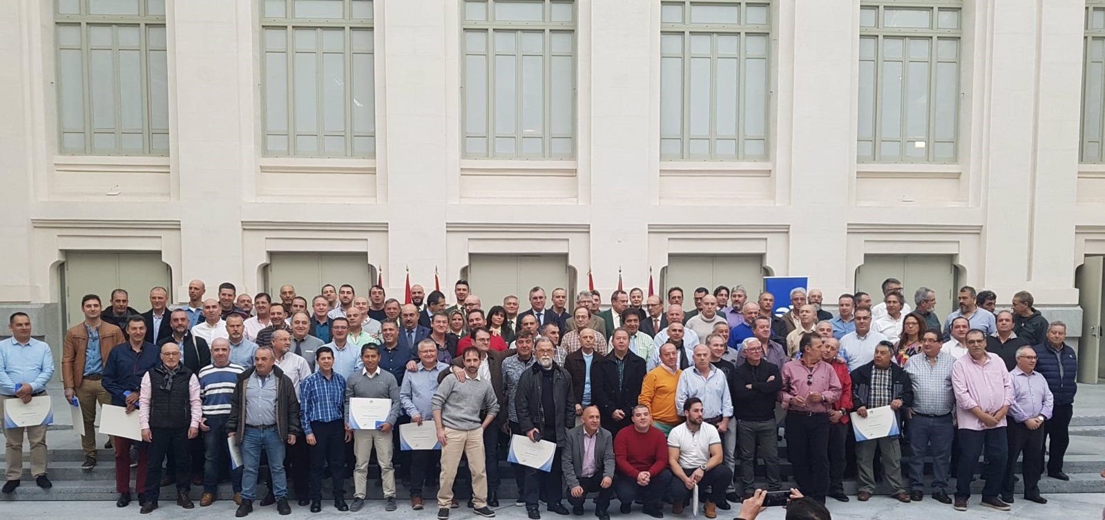 La EMT reconoce la trayectoria de sus empleados con las 'Hojas de Roble'