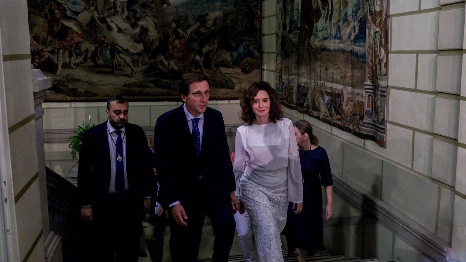 Almeida defiende a Ayuso y denuncia una "maquinaria del Estado" en su contra