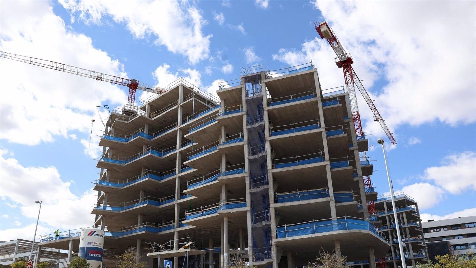 La Comunidad defiende que el 50% de la vivienda protegida en España se construye en Madrid