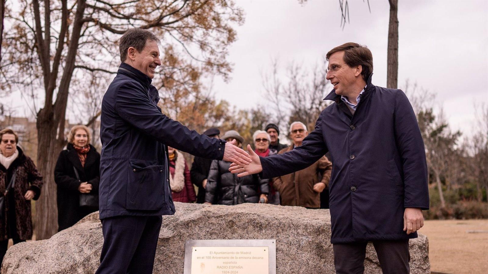Madrid homenajea a Radio España en su centenario con una placa conmemorativa