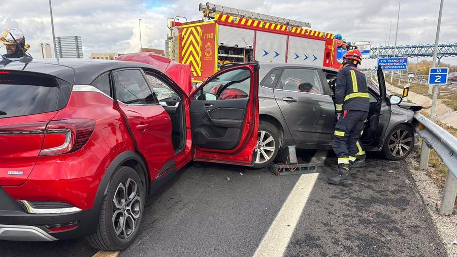 Un accidente en la A-5 deja dos personas con heridas leves tras una colisión