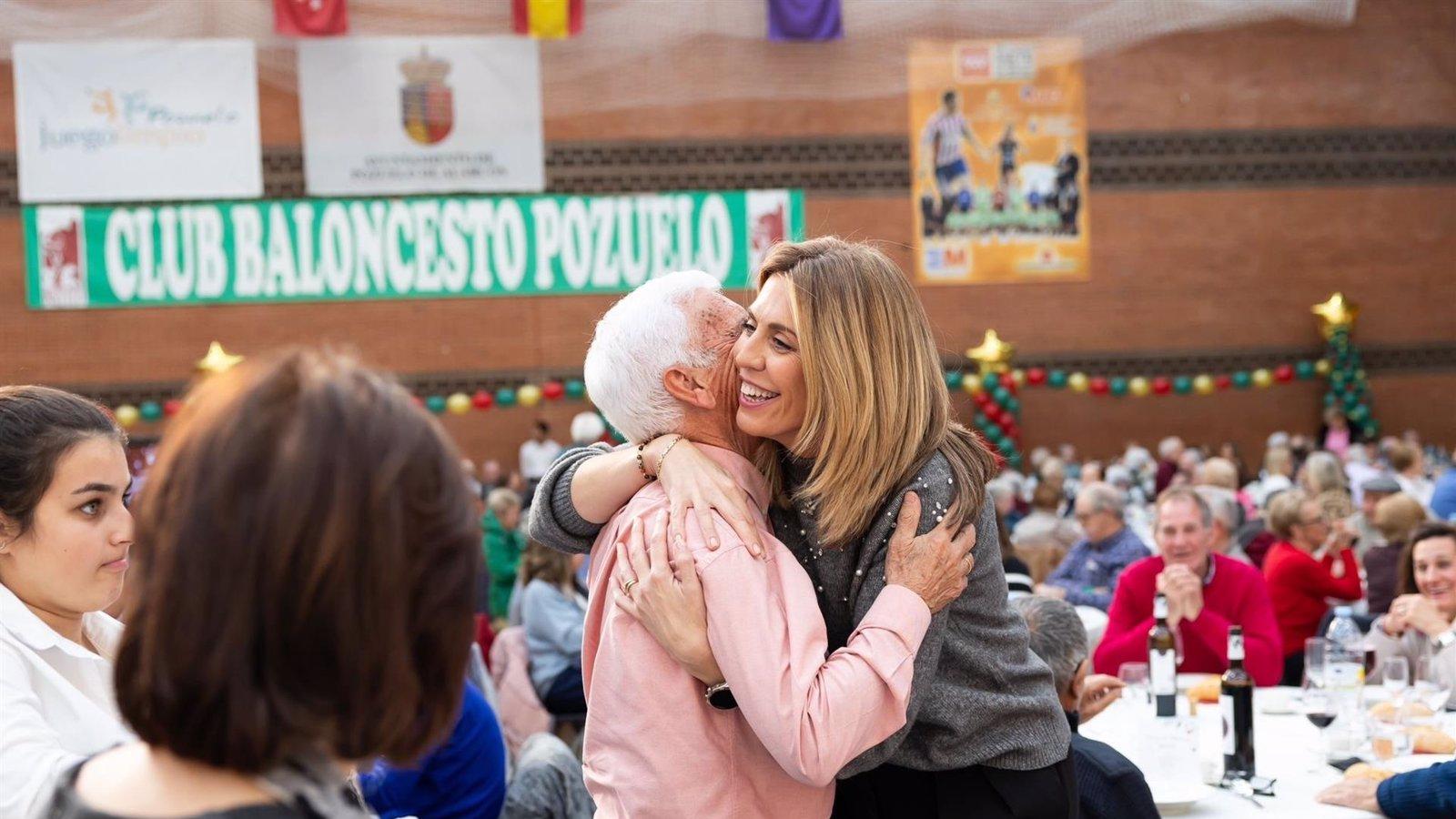 Mayores de los centros municipales de Pozuelo celebran la Navidad con baile y comida