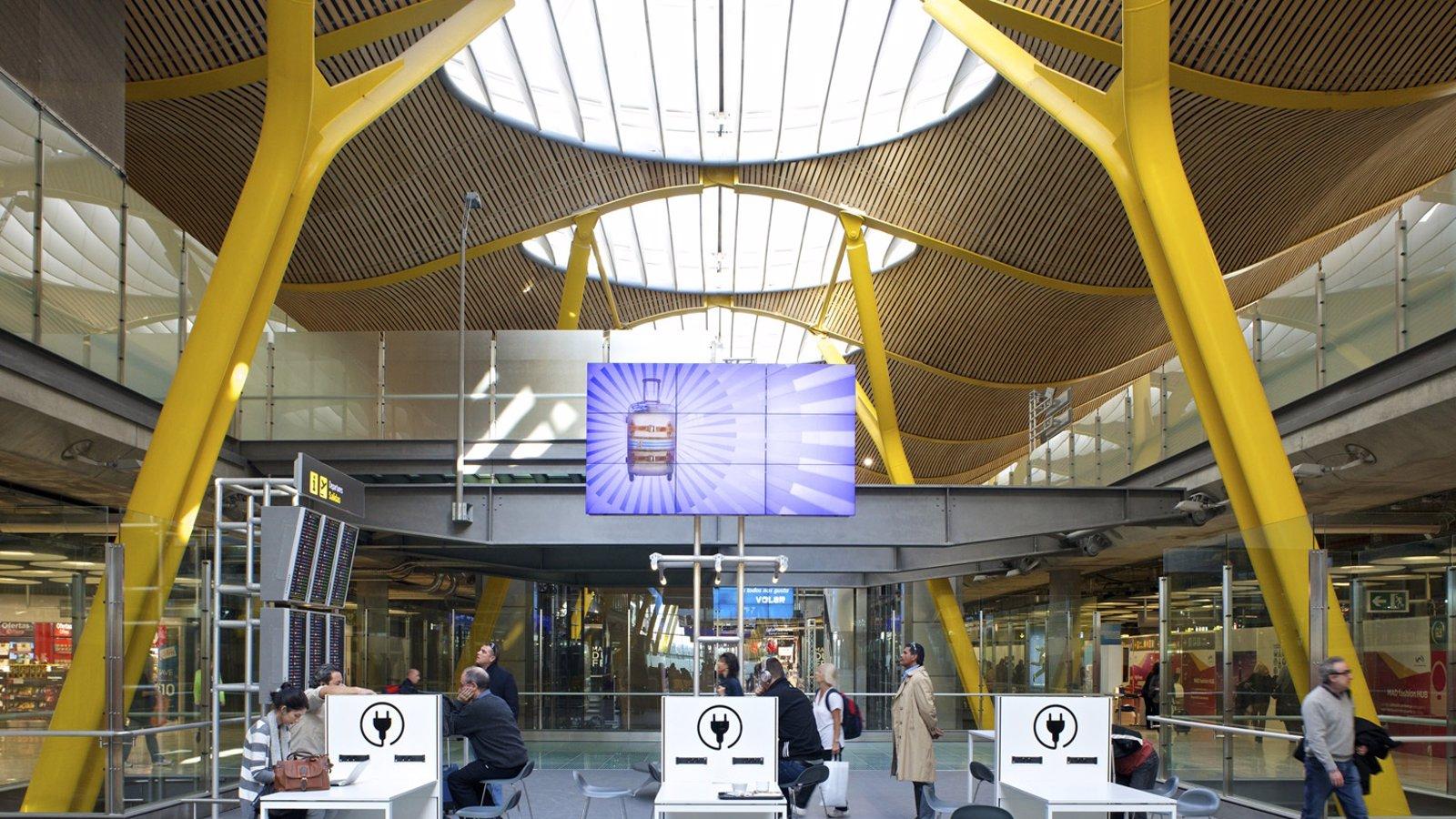 Aena activa su plan de actuaciones invernales en el aeropuerto de Madrid-Barajas por el temporal de nieve