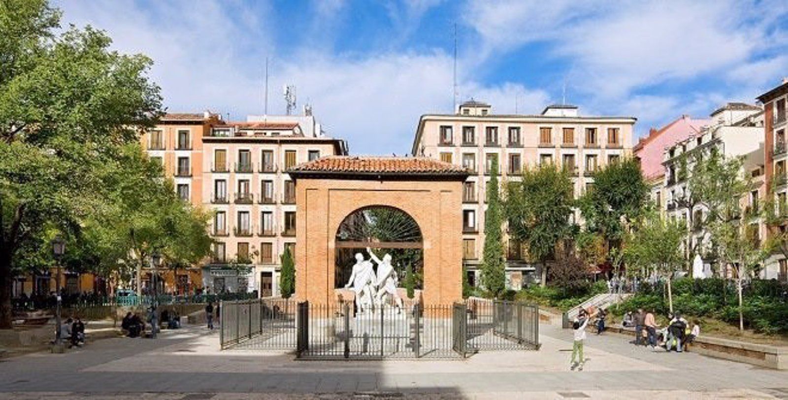 Los vecinos de la Plaza del Dos de Mayo apoyan las cámaras de seguridad