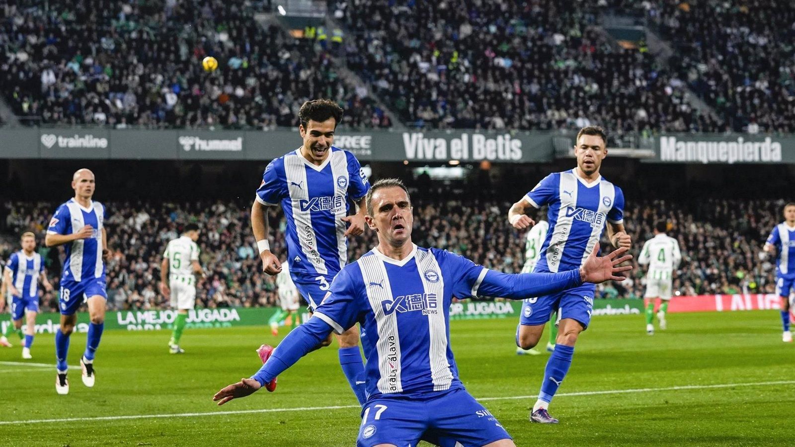 El Sevilla logra remontar ante el Girona y el Alavés escapa del descenso