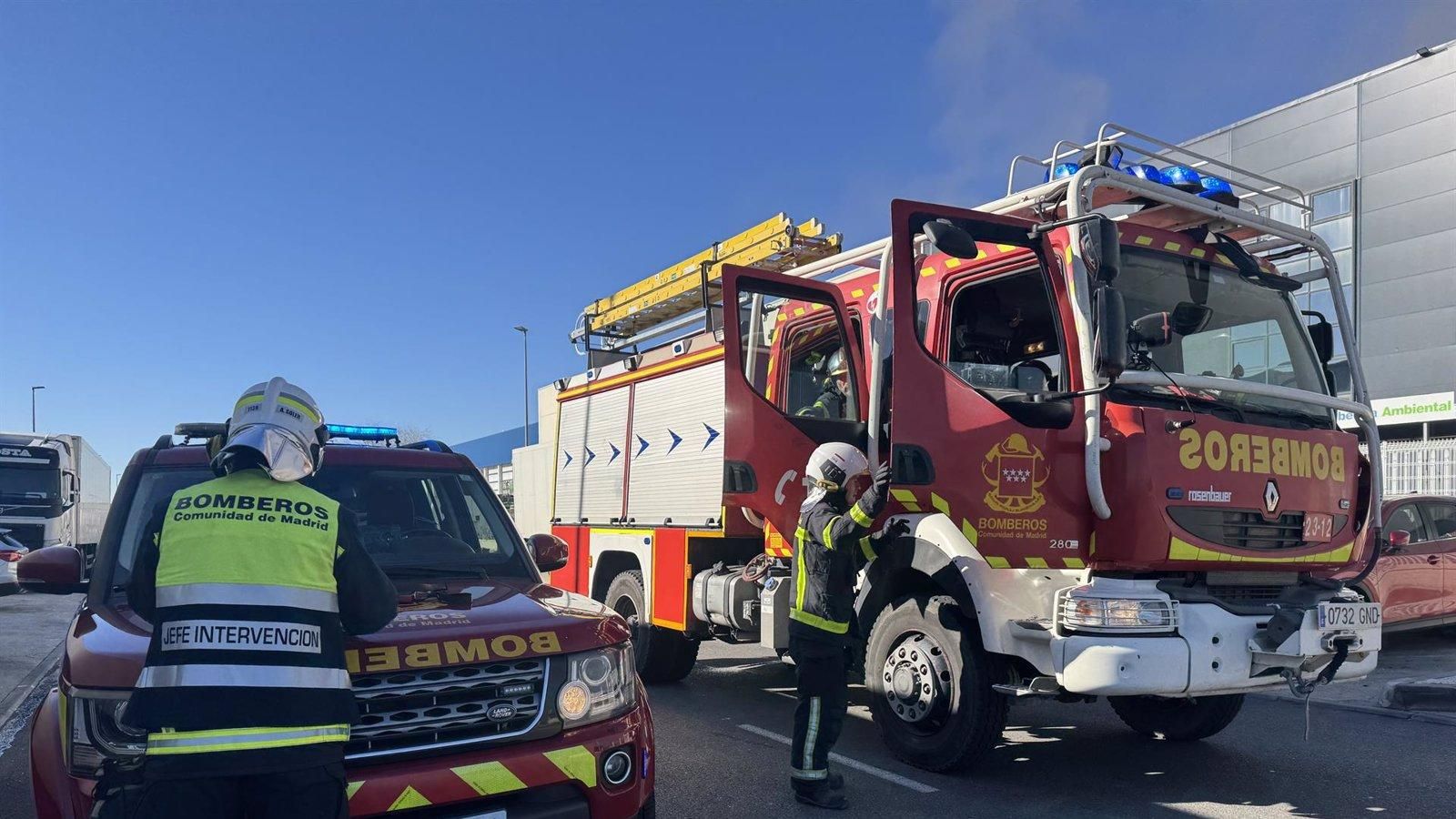 Incendio en una nave de reciclaje de aparatos eléctricos en Torrejón de Ardoz