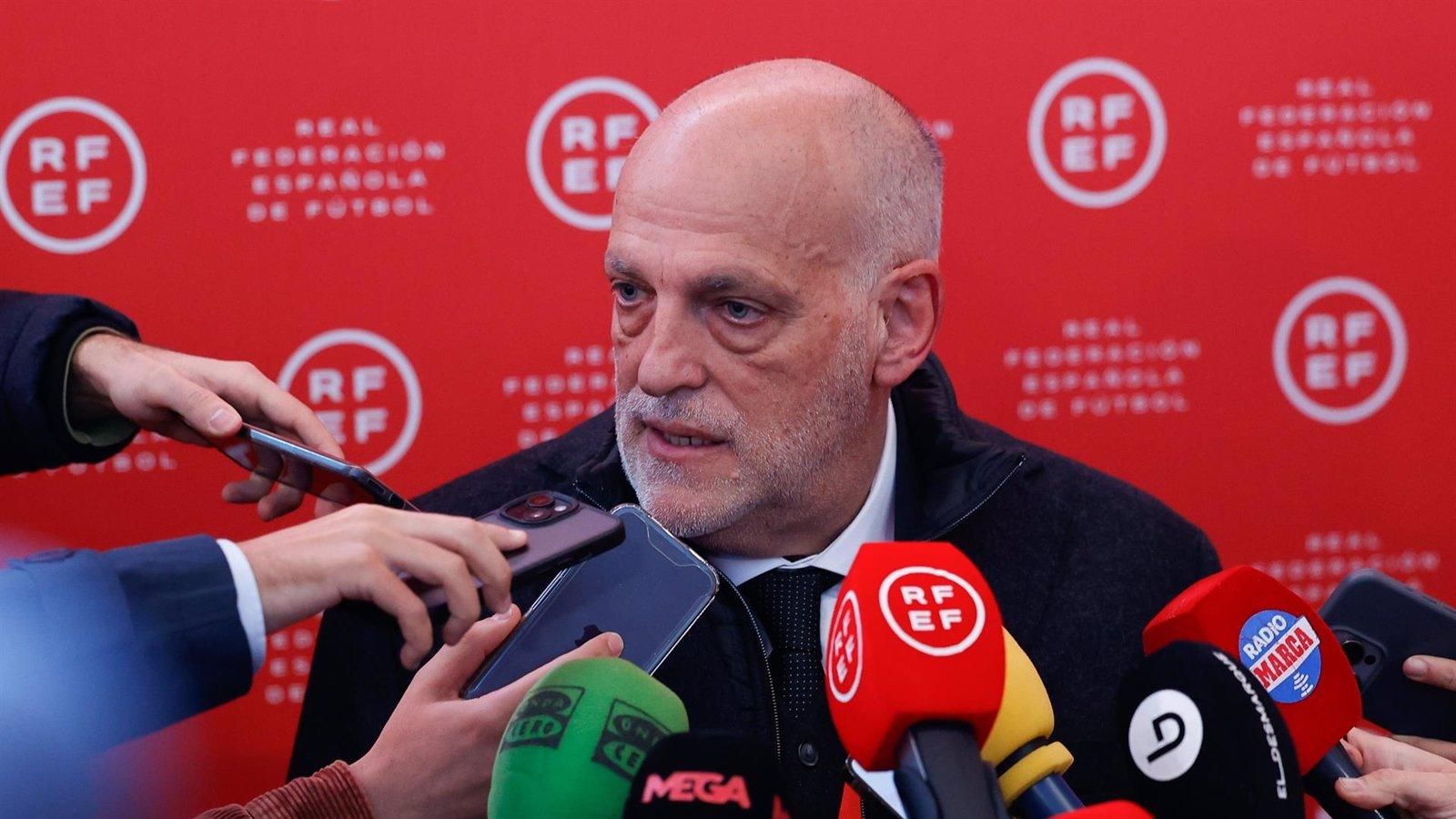 Tebas responde al Real Madrid y recuerda su postura en la reforma arbitral