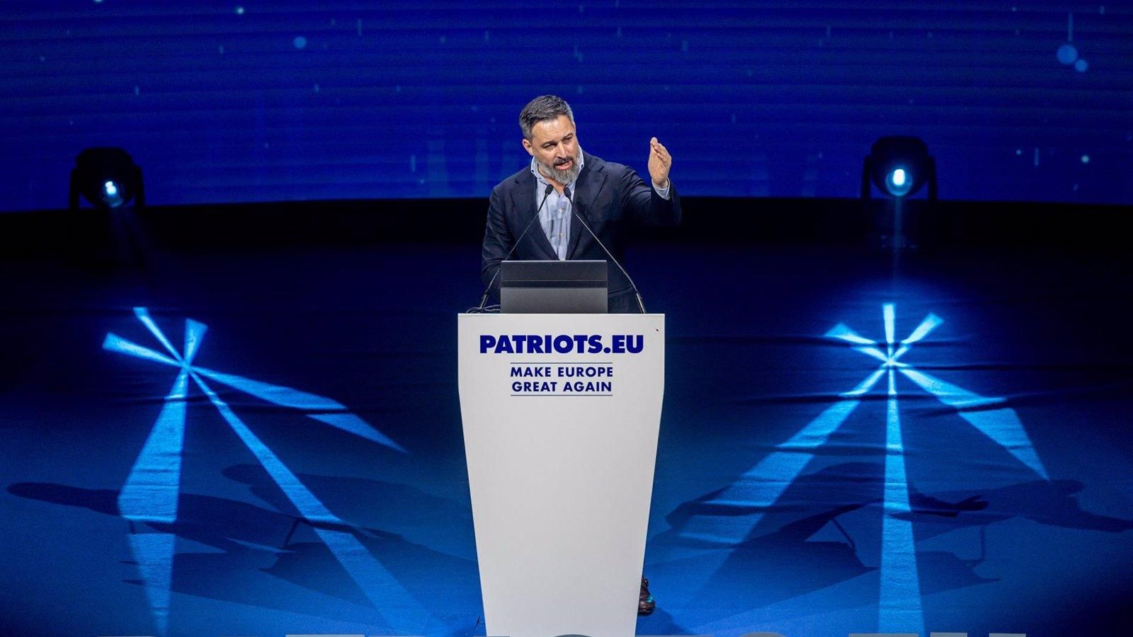 Abascal llama "pinocho" a Feijóo y le acusa de imponer el "gran arancel" de Bruselas