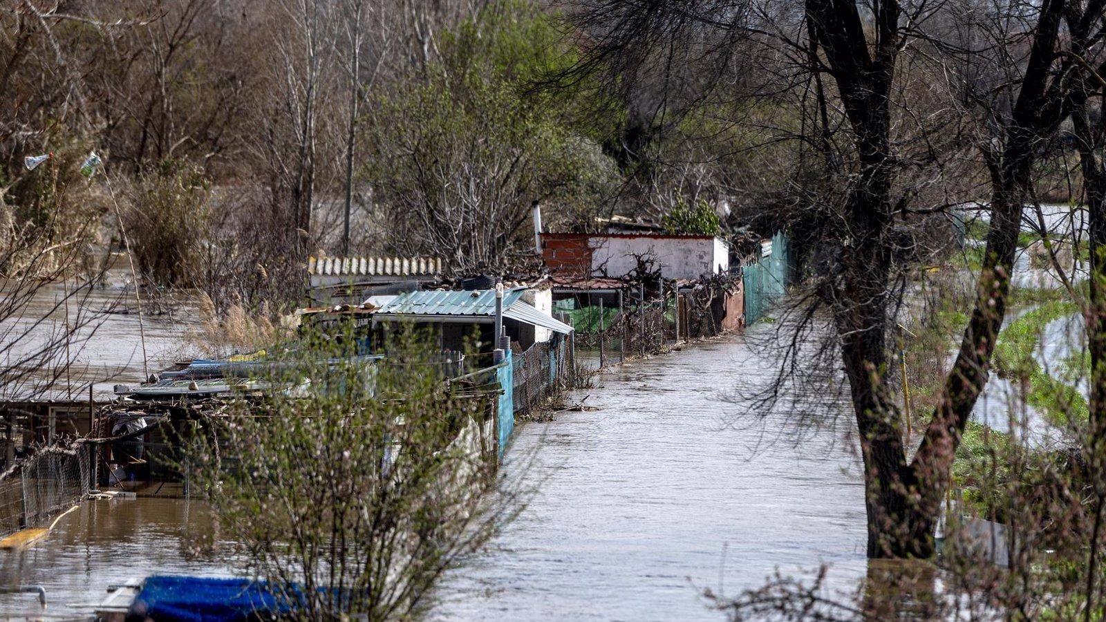 La Comunidad mantiene la alerta por lluvias intensas y pide evitar zonas inundables
