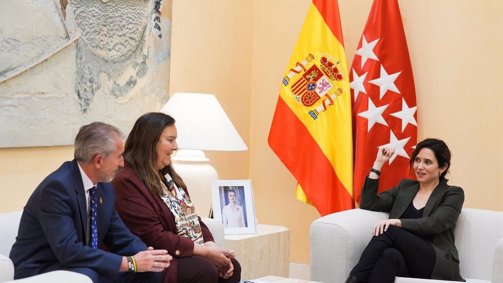 Ayuso se reúne con la AVT y refuerza el respaldo a las víctimas del terrorismo