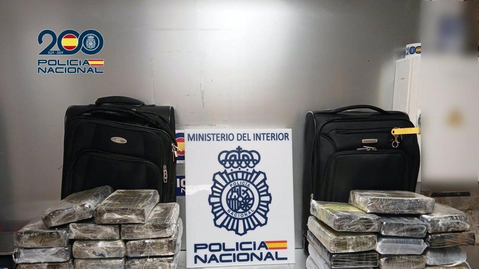 Un pasajero es arrestado en el Aeropuerto de Barajas con 40 kilos de cocaína en su equipaje