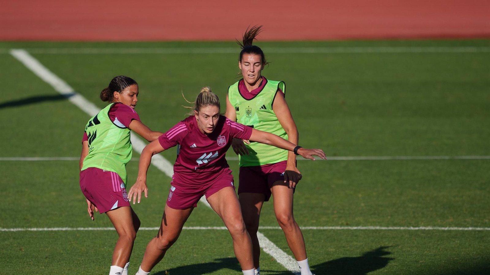 La selección española se prepara para enfrentar a Portugal en dos encuentros clave