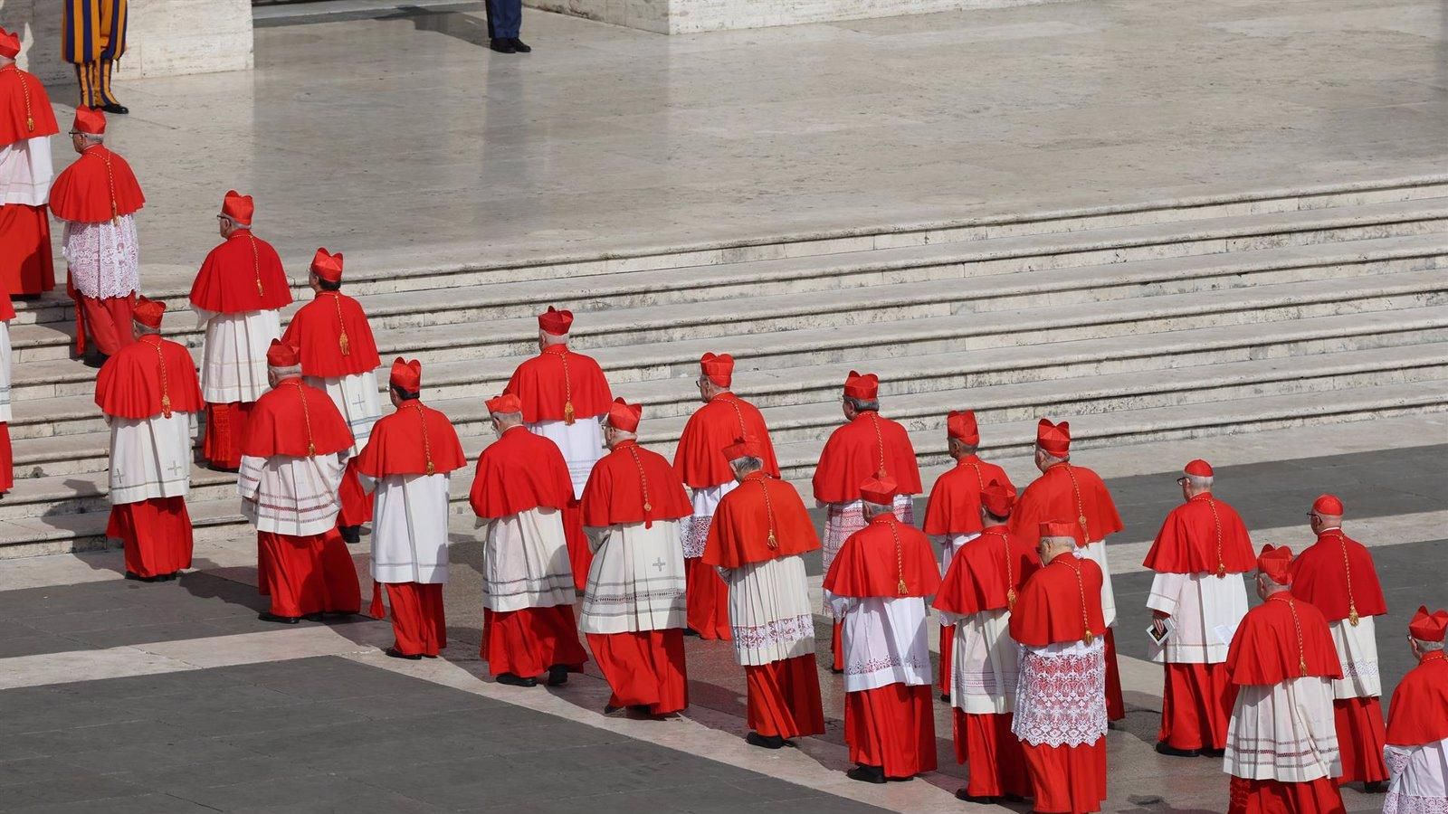 Los cardenales inician el diálogo previo al cónclave tras la muerte del Papa Francisco