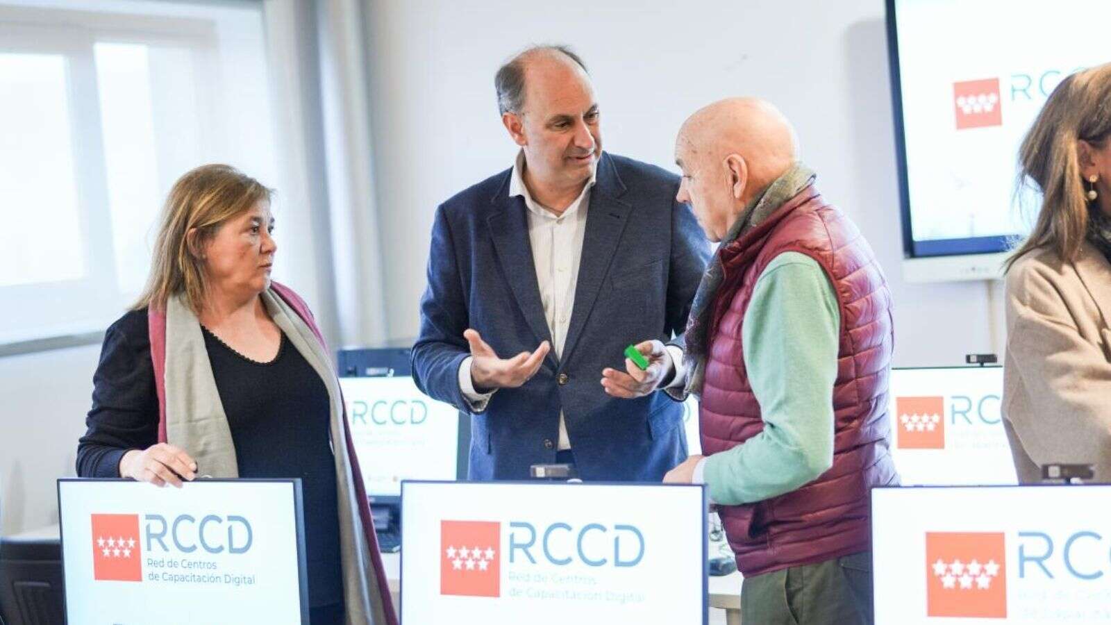 Más de 870 madrileños se forman en los Centros de Capacitación Digital distribuidos por 20 municipios