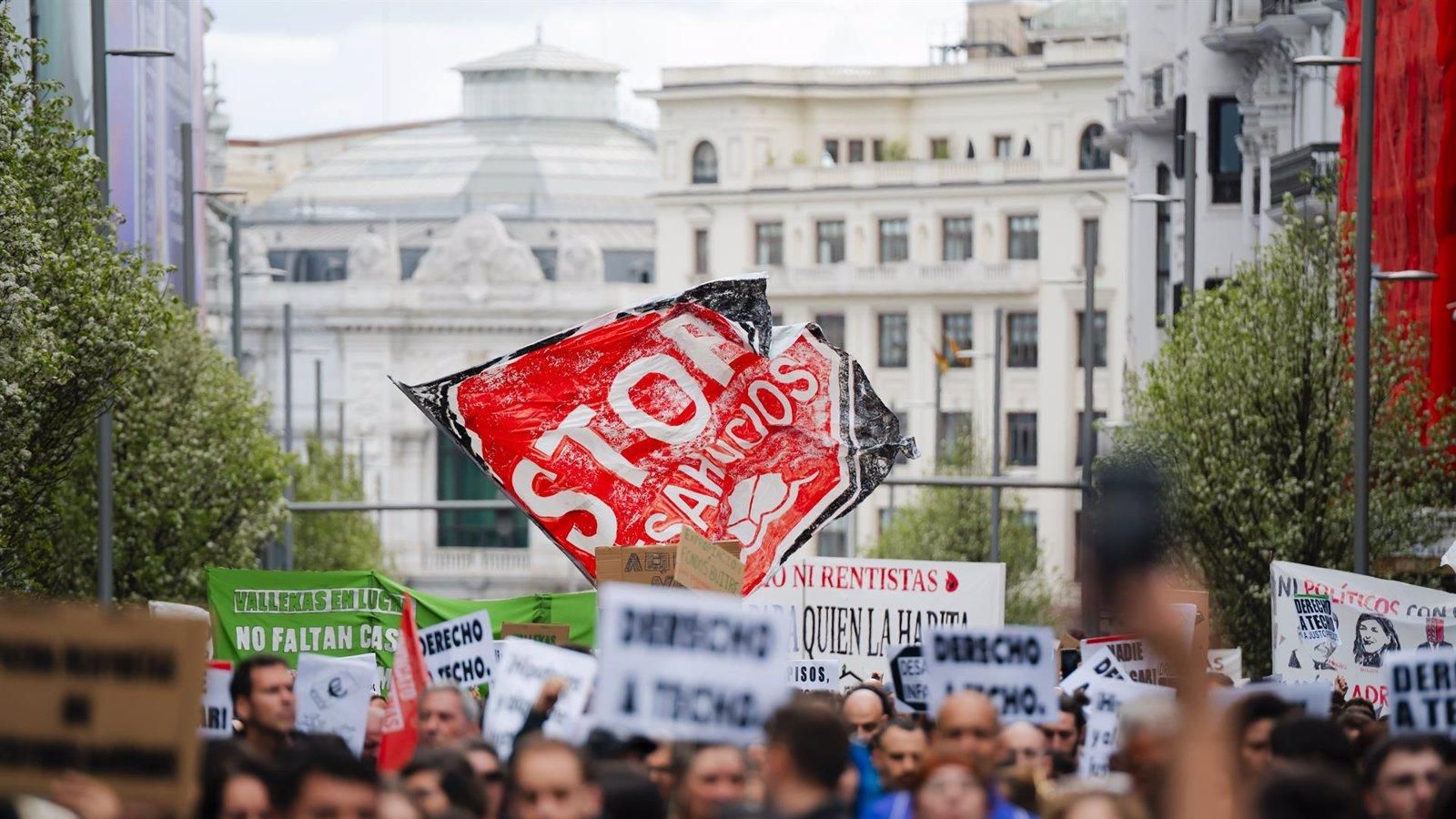 Miles de personas se manifiestan en Madrid contra "el negocio de la vivienda" 