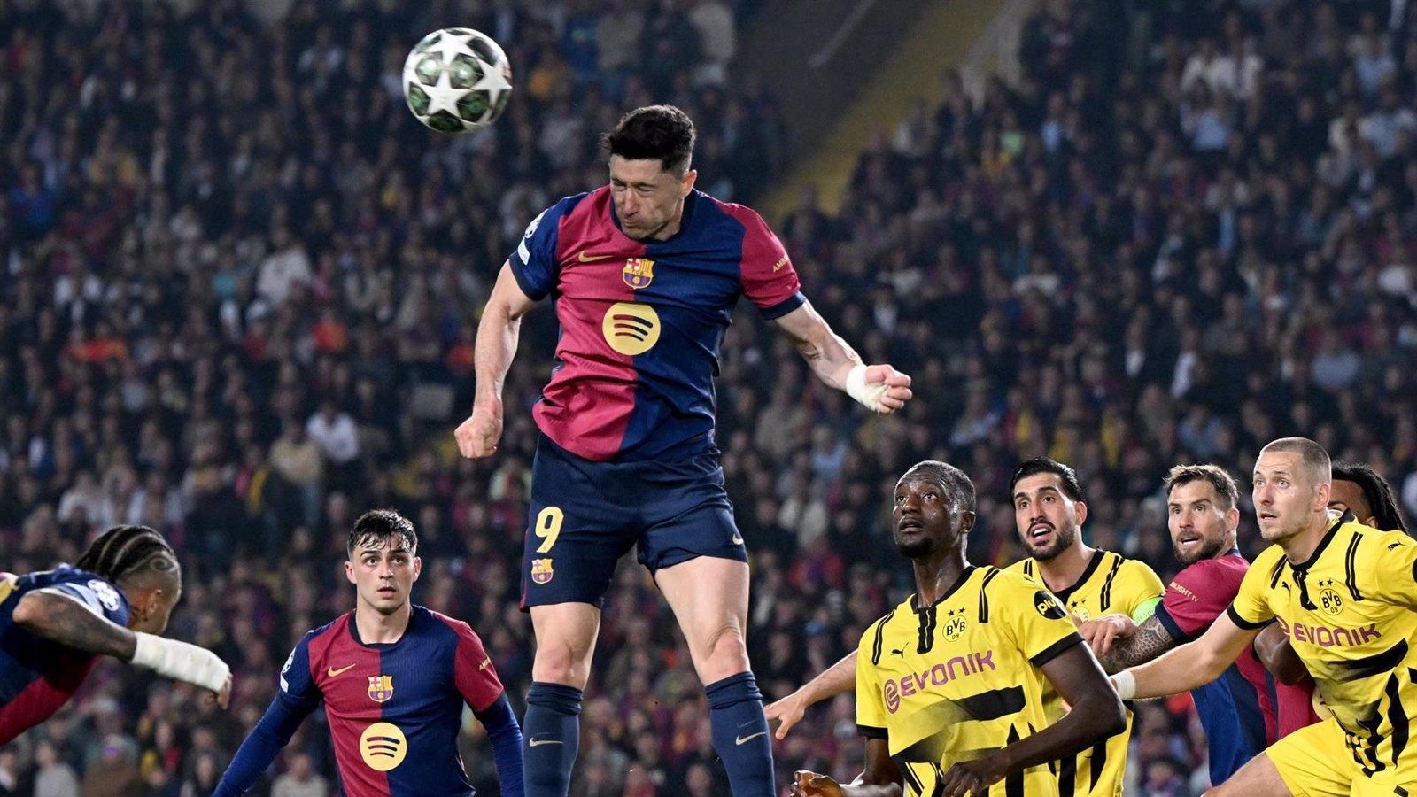 Lewandowski insta a mantener o mejorar el nivel en el partido de vuelta