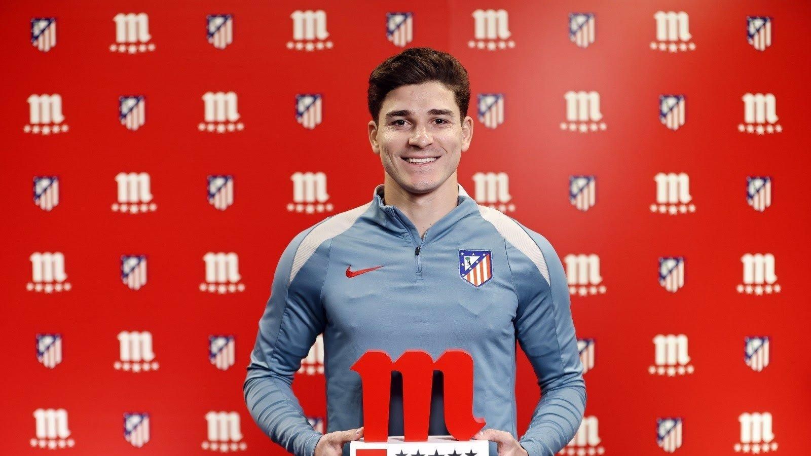 Julián Álvarez agradece el aliento de la afición del Atlético
