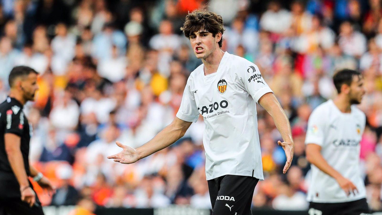 El Sevilla cae ante el Valencia en un desafiante encuentro en Mestalla