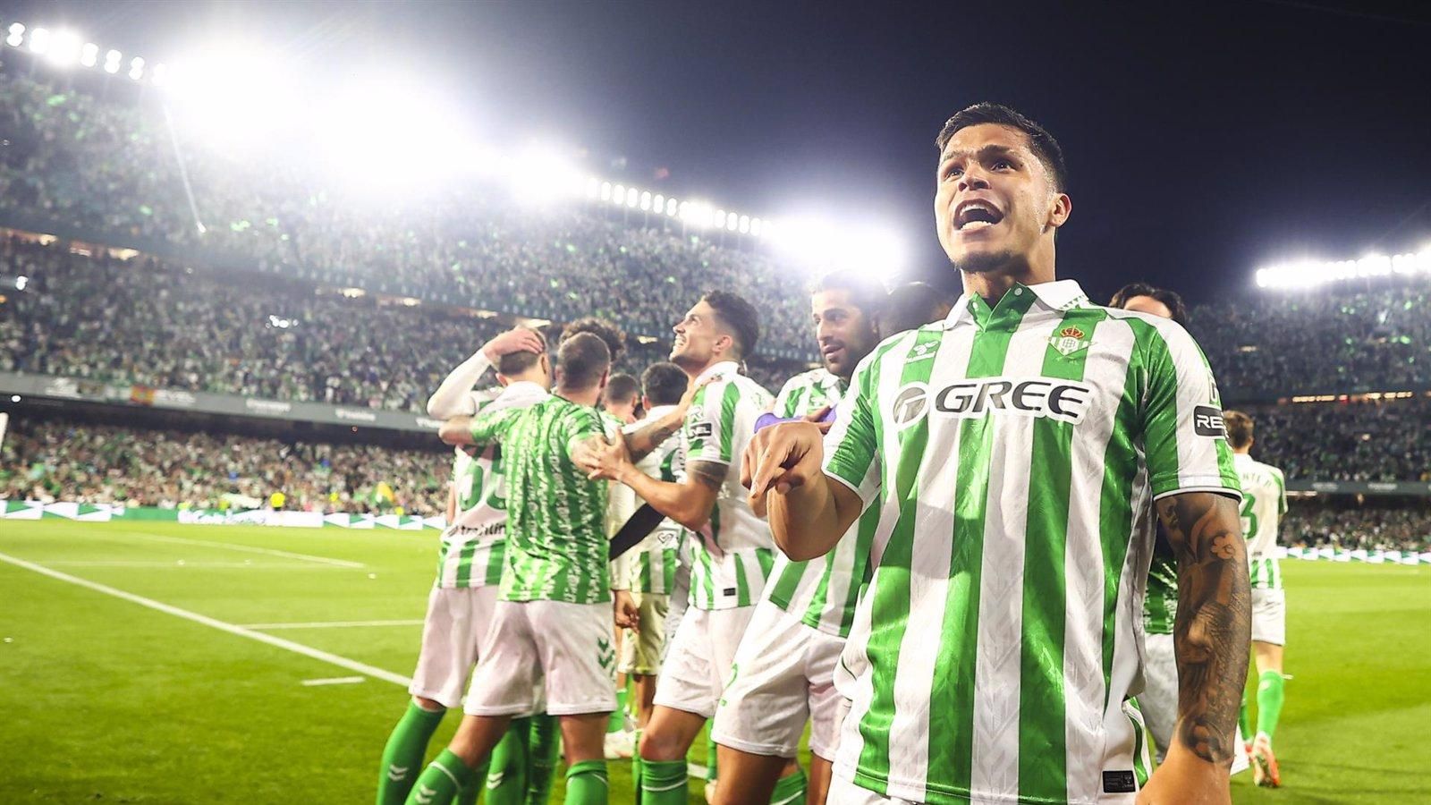 El Real Valladolid certifica su descenso tras perder en el Benito Villamarín ante el Betis