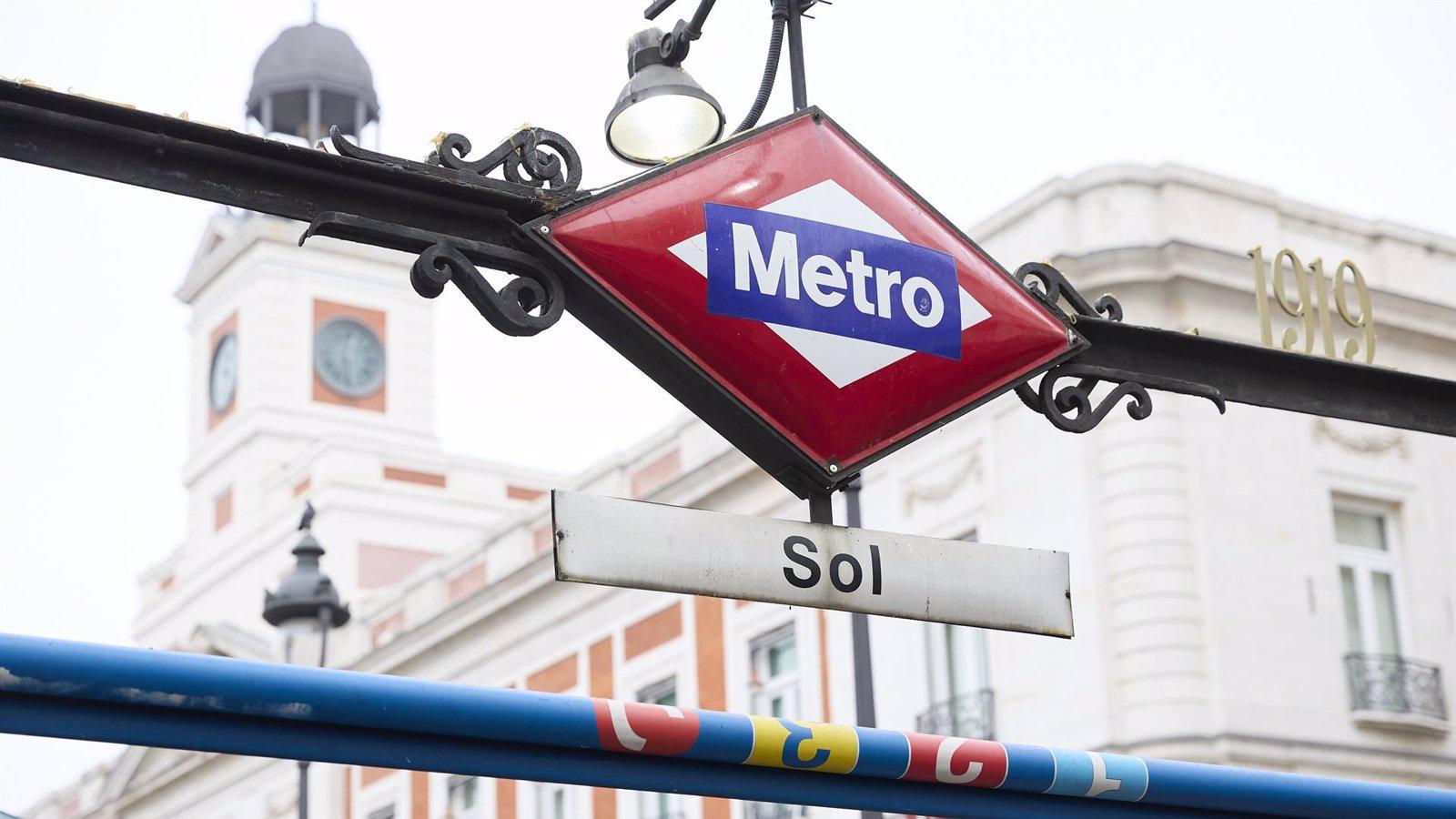 El Metro de Madrid interrumpe el servicio en todas sus líneas por el apagón eléctrico