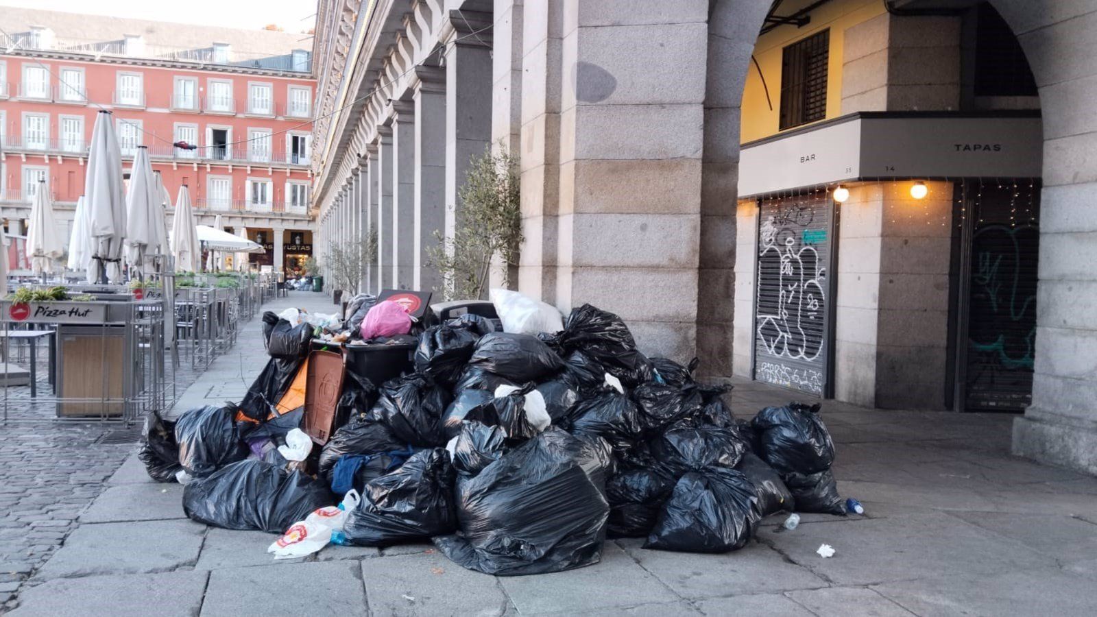 Multa de 1,6 millones a las concesionarias por la huelga de basuras en Madrid