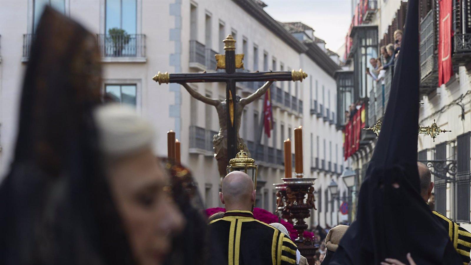 Albert destaca el auge del turismo y del comercio tradicional en la Semana Santa de Madrid