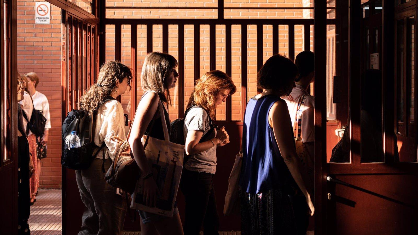 La Comunidad contará con la nota académica para conceder becas de Bachillerato el próximo curso