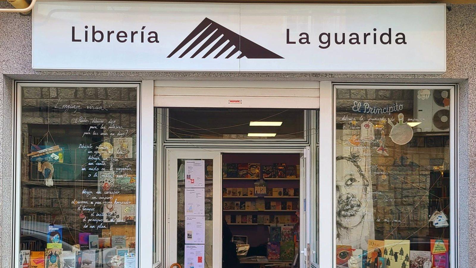 Los lectores más jóvenes de Cercedilla inspiran el escaparate premiado de la librería La Guarida