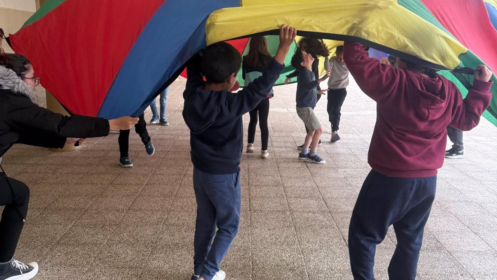 Más de 200 niños en Pozuelo asisten al programa de Easter School para conciliar en vacaciones