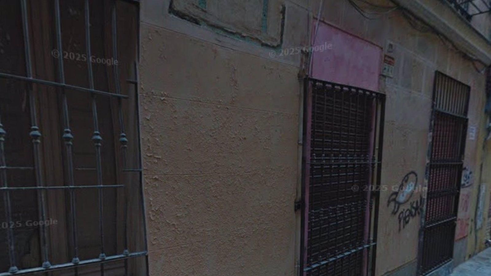 Desalojan y clausuran un local asociado al narcotráfico en Lavapiés