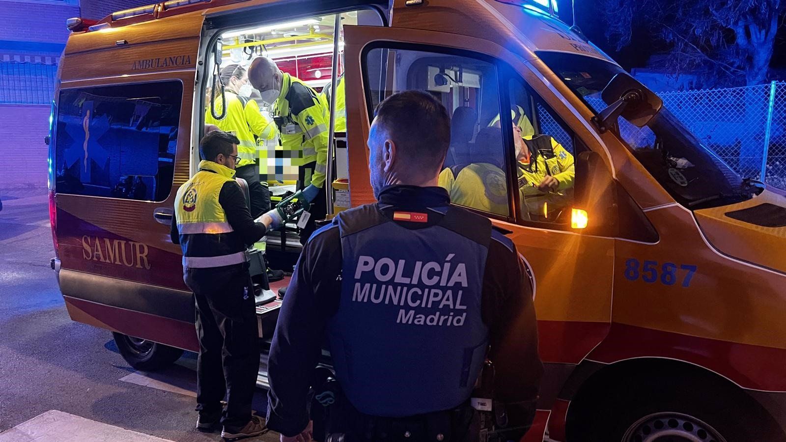 Un hombre herido grave al caer desde una fachada en Puente de Vallecas mientras intentaba robar