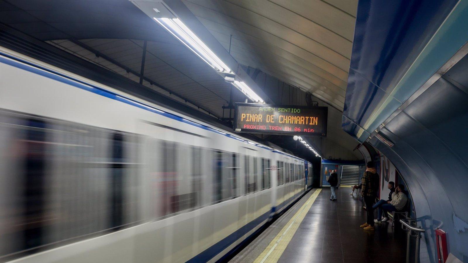 Identificado el joven francés que se grabó colgado de un vagón del Metro de Madrid