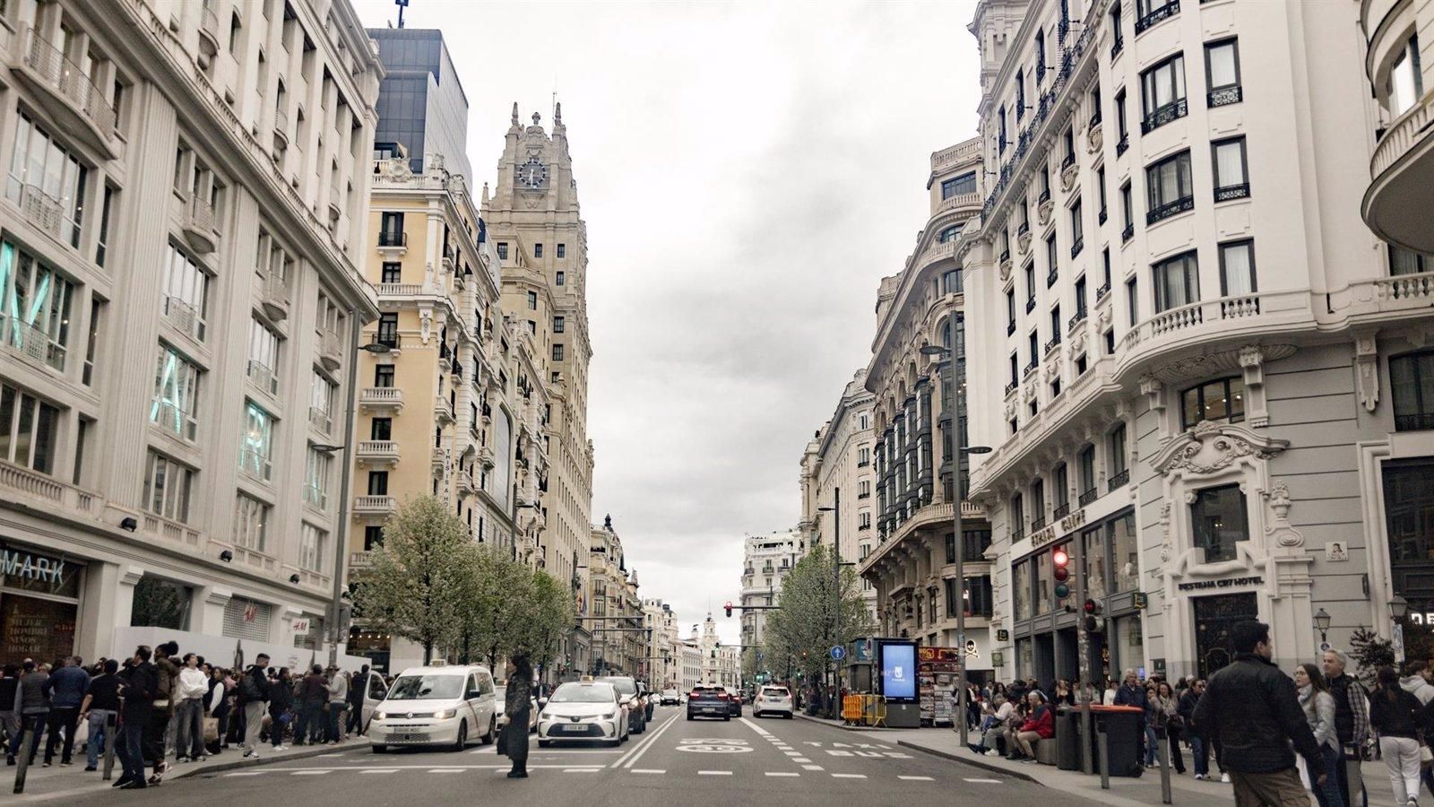 Almeida carga contra el tope del alquiler y apuesta por más oferta frente a "parches"