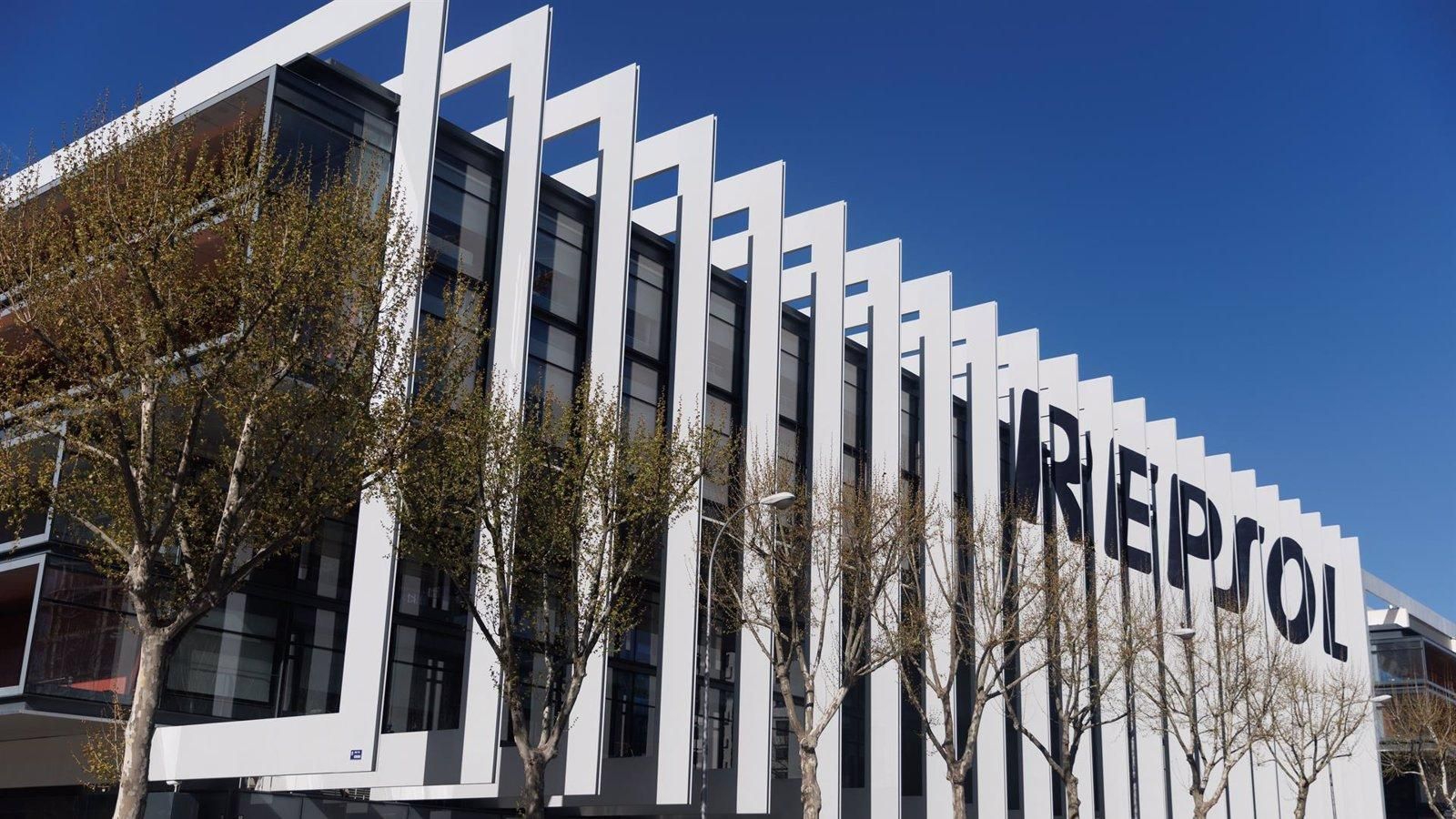 Repsol prevé un año complicado, pero mantiene sus compromisos