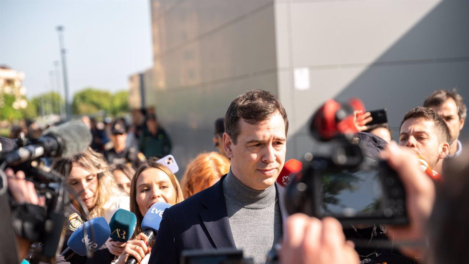 La acusación popular pide tres años de prisión para el hermano de Pedro Sánchez por tráfico de influencias y prevaricación