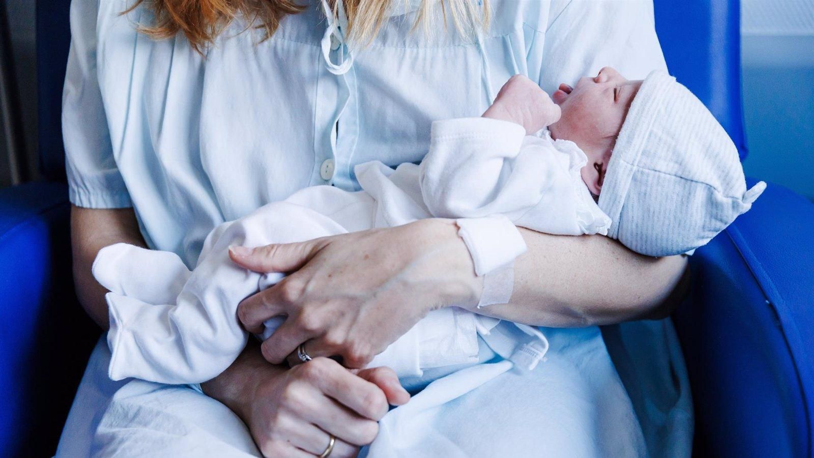 La Comunidad de Madrid destina más de 300 millones en ayudas a la maternidad joven