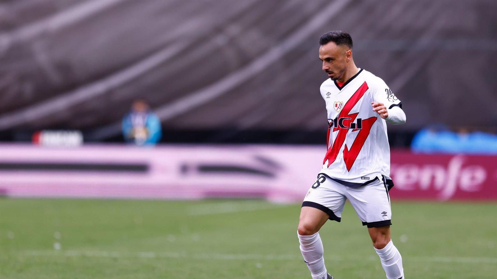 El Rayo Vallecano gana en Gran Canaria y mantiene su lucha por Europa