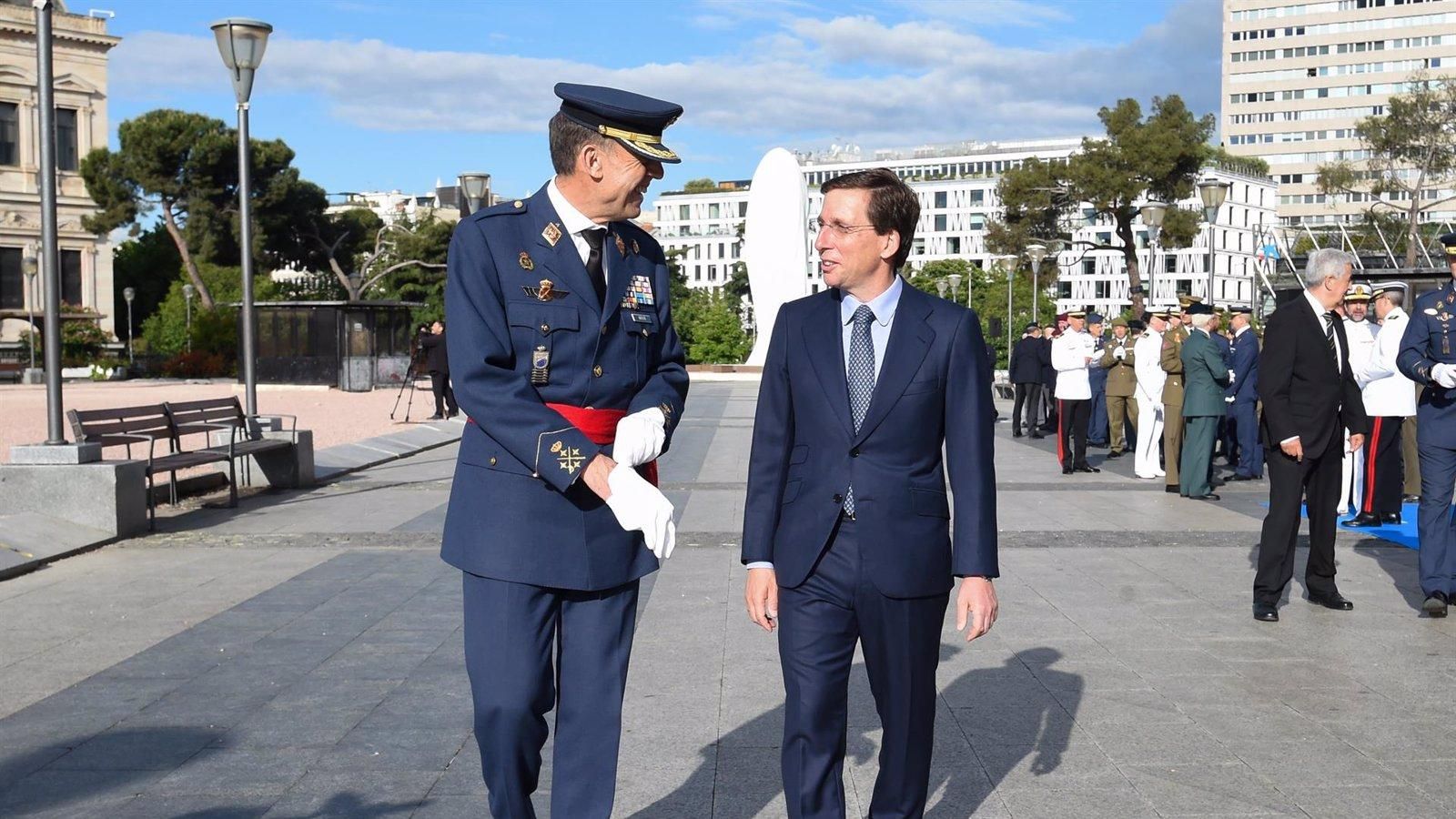 El presidente del PP acompaña a Almeida en la pradera de San Isidro
