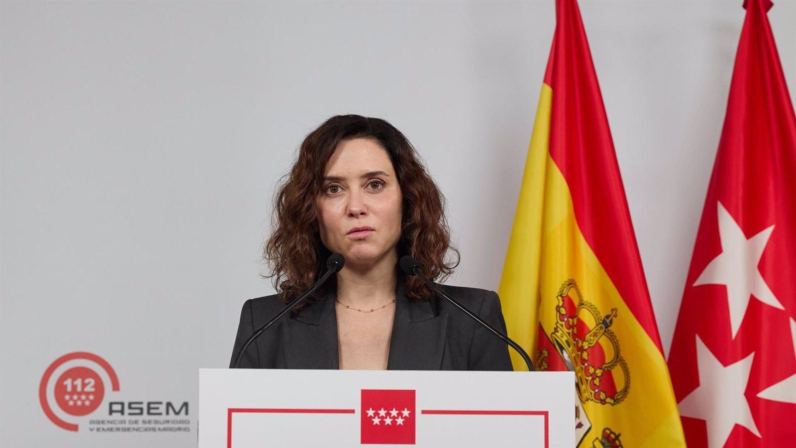 La presidenta madrileña exige responsabilidades por el apagón y el caos ferroviario: "Nada funciona"