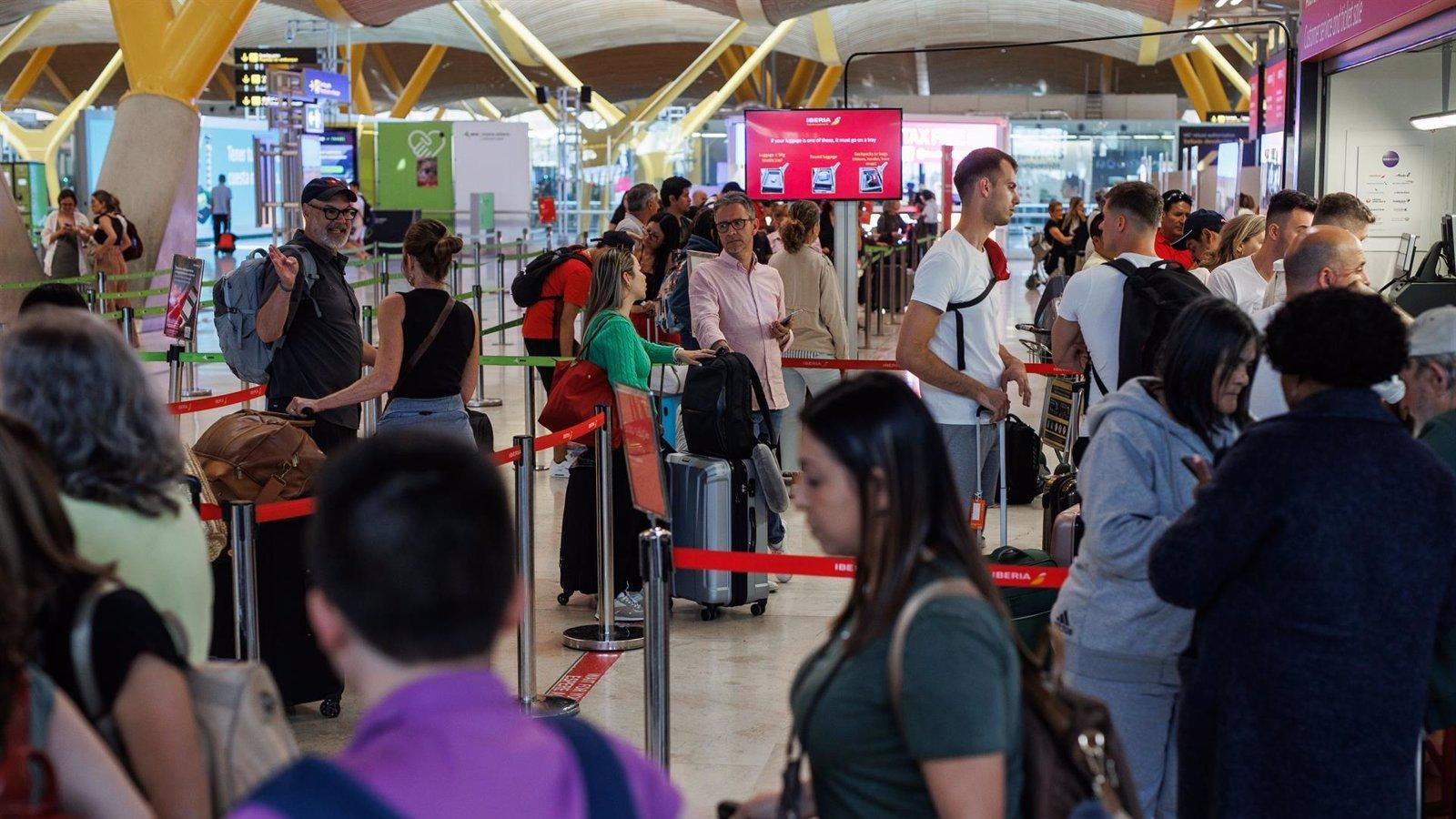 Barajas cierra el mejor mes de abril de su historia con casi 5,6 millones de pasajeros, un 3,8% más