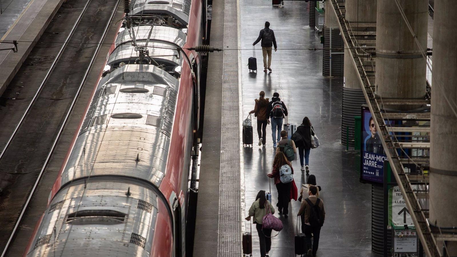 Cercanías Madrid mantendrá el servicio nocturno para atender a viajeros afectados por el robo de cable